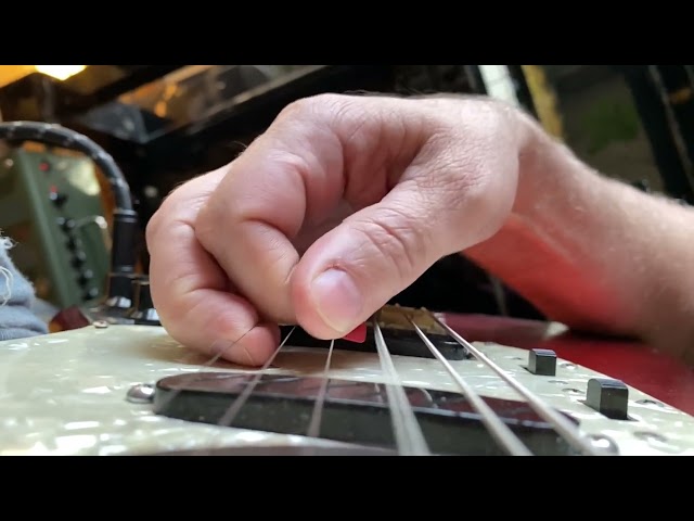 Know Your Mistakes:  What Is Pickstroke Displacement?  The Paul Gilbert Lick