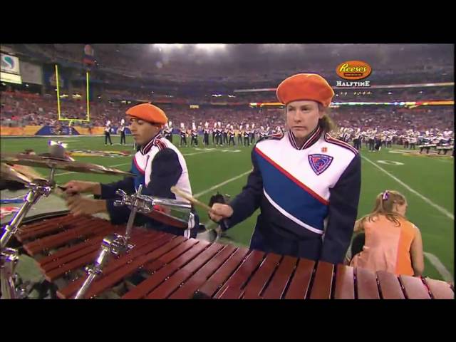 Boise State girl tearin' it up on the cowbell! [720p]