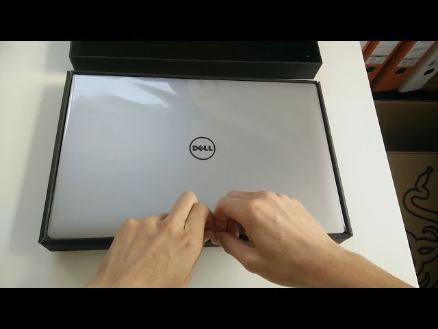 Dell XPS 15 (9560) - Unboxing