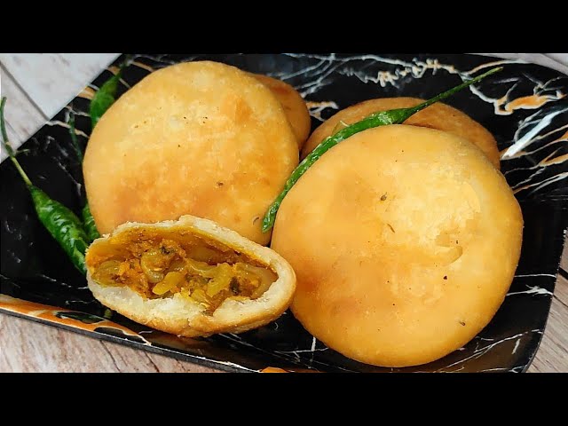 खस्ता प्याज की कचौड़ी बनाने का आसान तरीका|Pyaaz Kachori Recipe In Hindi|Evening Snack|Monsoon Recipe