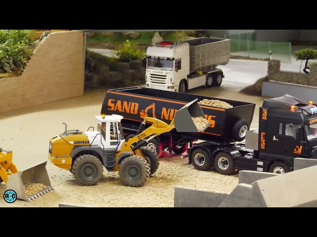 Crazy RC Wheel load driver loading 1/14 scale rc dump truck at MTC Osnabrück