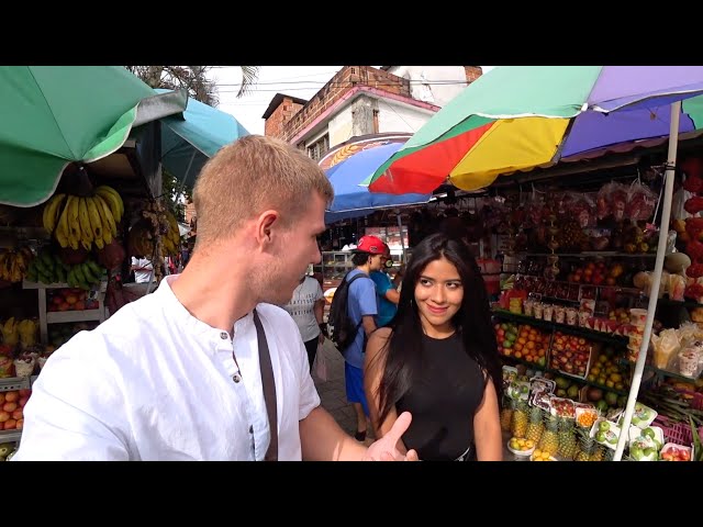Venezuelan Girl Takes Me Into Medellín Hood 🇨🇴