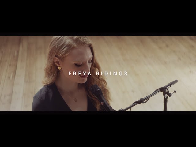Freya Ridings - Blackout (Live at Hackney Round Chapel)