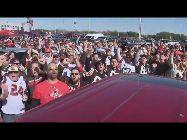 Hundreds of Cleveland Browns fans flock to Houston for AFC Wild Card game against Texans