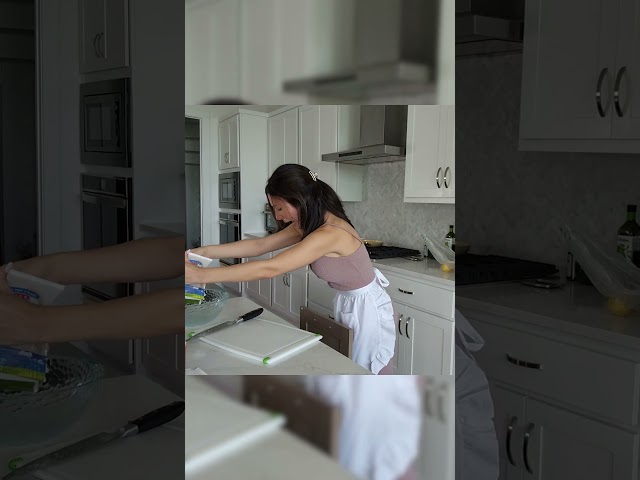 Alinity learns How to Cook #shorts
