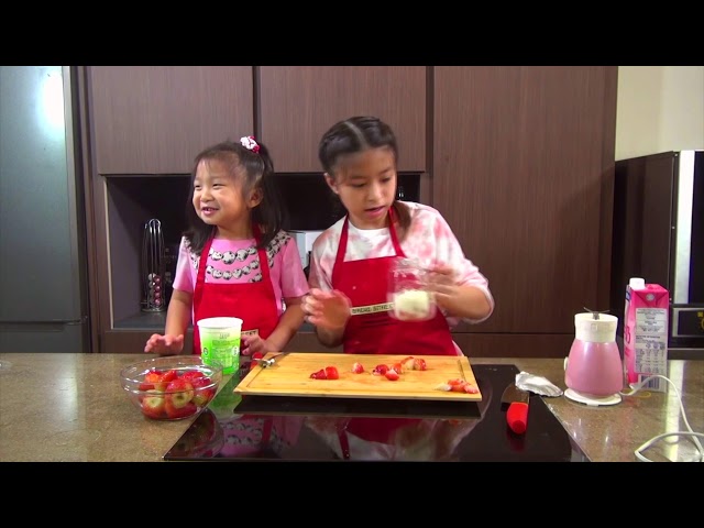 Cooked by Celine Tam - How To Cook Strawberry Smoothie