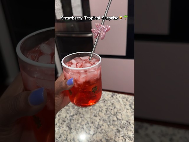 How to Make a Strawberry Tropical Cocktail | Easy Cocktails #easyrecipe #cocktails #drinkrecipe