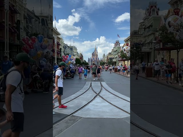 A Minute of Magic - Main Street USA - Walt Disney World