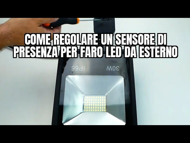 Come regolare un sensore di presenza per faro LED da esterno