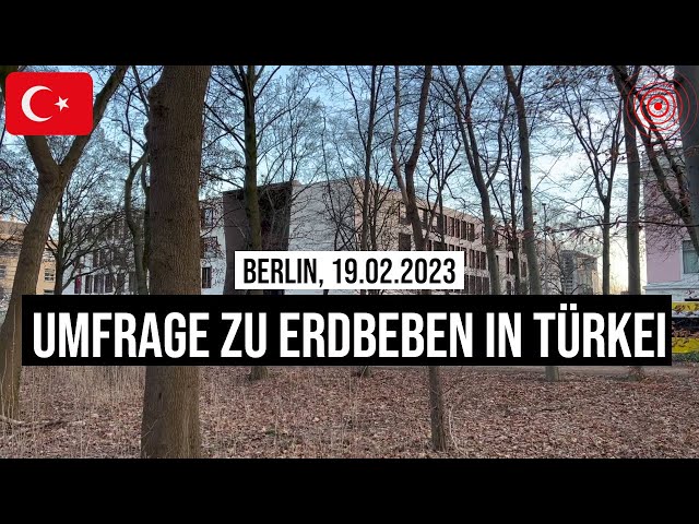19.02.2023 #Berlin Umfrage zu #Erdbeben in #Türkei - Blumen vor Türkischer Botschaft in Tiergarten