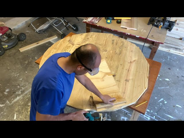 Round Farmhouse Dining Table DIY. Easy step by step instruction.
