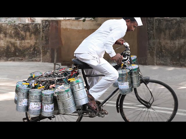 A Day With a Dabbawala Delivering Food Like a Century Ago