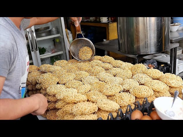 Thai Street Food - SEAFOOD GRAVY NOODLES & SHRIMP FRIED RICE Bangkok Thailand