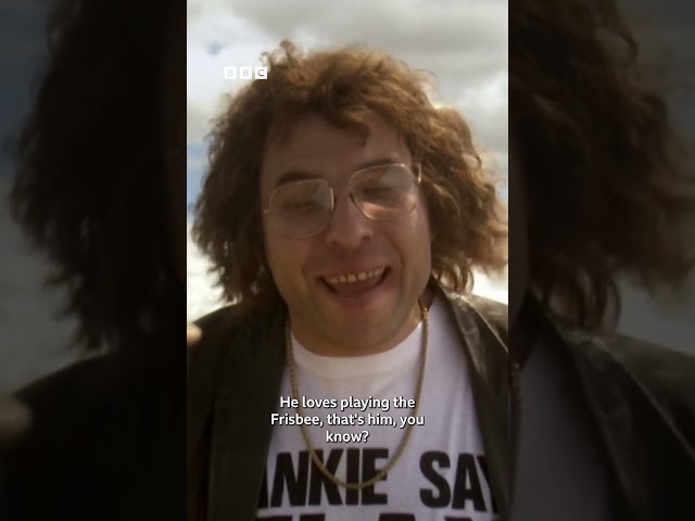 The atmosphere at a frisbee game is electric...  #louandandy #littlebritain #ukcomedy
