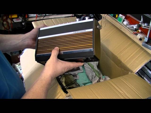 More unboxing of vintage radios
