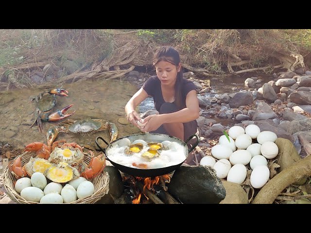 Catching and Cooking Big crab with duck egg and Eating Delicious for jungle food
