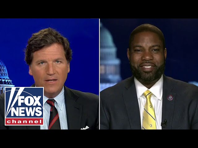 Tucker laughs at Florida being labeled ‘unsafe’ for Black people