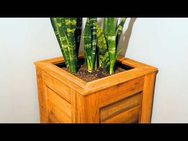 How to Build a PALLET WOOD Planter Box