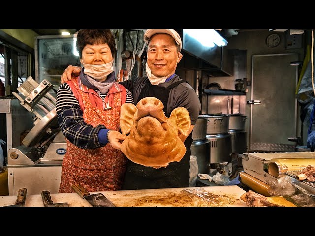 Pig's Trotters of a loving Korean couple / Korean Street Food