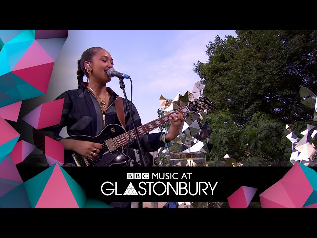 Joy Crookes performs Don't Let Me Down in acoustic session at Glastonbury 2019