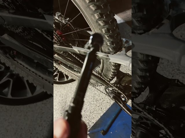 Trek Fuel Ex flip Mino link for Bike park - 17 nm torque with A Bike ￼torque wrench