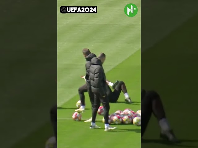 PSG player left on the floor after ball to the face😬