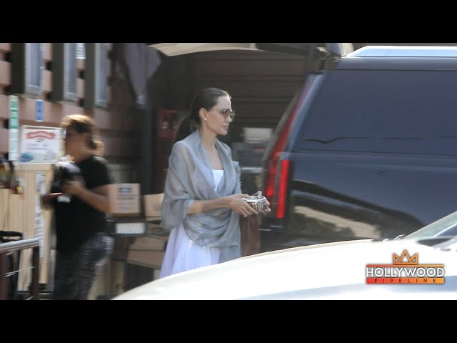 Angelina Jolie and Vivienne Grocery Shopping in Los Angeles