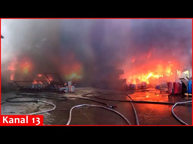 Footage of strong fire covering an area of ​​2,300 square meters in Moscow