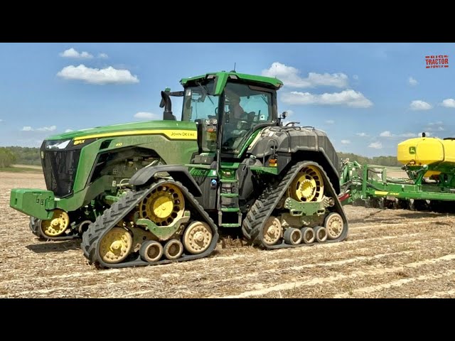 JOHN DEERE 8RX 410 Tractor Planting Corn
