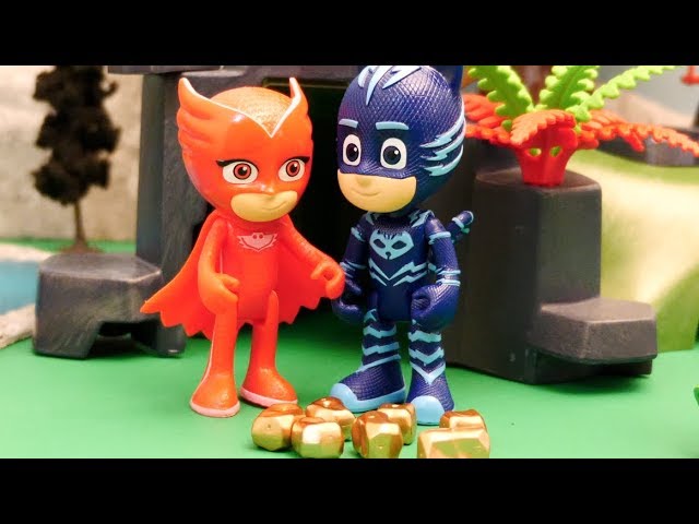 PJ Masks Toys finds the gold and gets Romeo