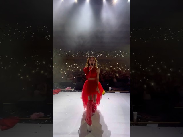 Singing with 5000 people at my SOLD OUT concert | Andra Gogan