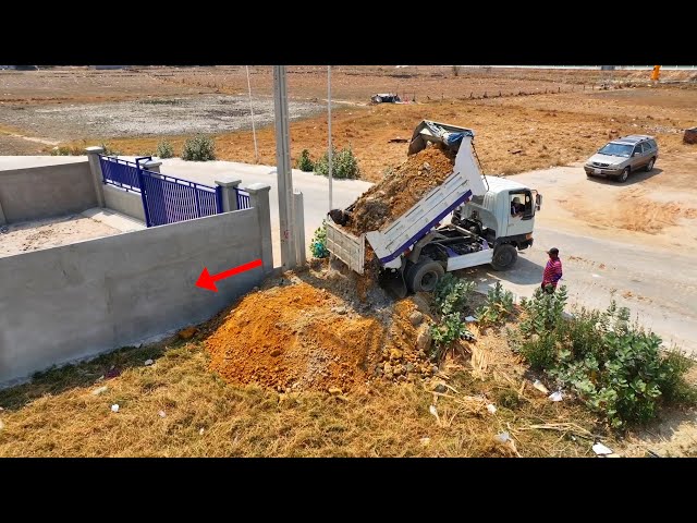 Good Calculation!! 5 x 24m Full Land With 5 Ton Trucks And Bulldozers Moving Near The Fence