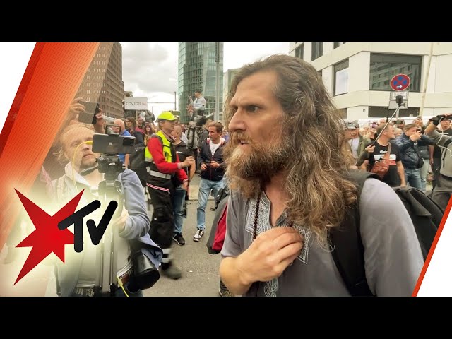 Querdenker-Demo: „Ich lass mir keine Brühe injizieren!" | stern TV