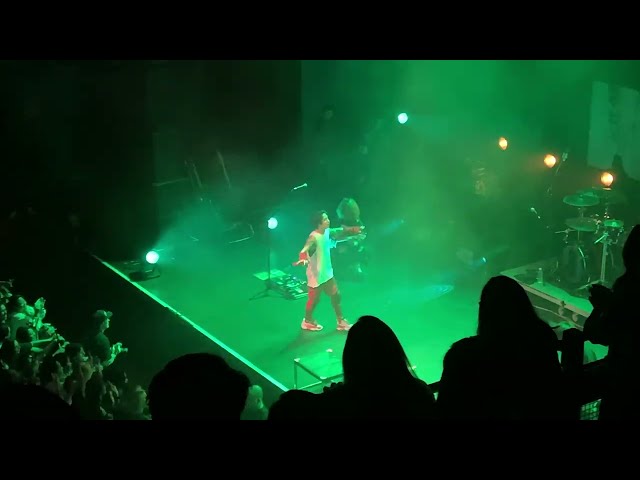 Taka Forgot The Lyrics And The Crowd Cheered Him Up | ONE OK ROCK North America Tour 2022