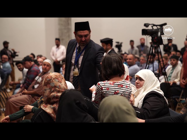 Syrian Girl Asks Huzoor (aba) an Emotional Question