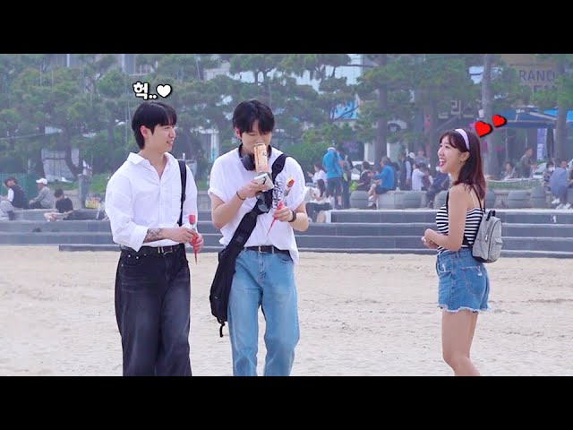 Girl Giving Rose To Korea Handsome Boy🌹 Korea Boy Awesome Reaction!