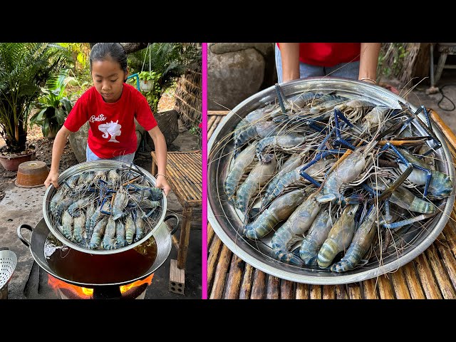 Smart girl Pich cook big shrimp with country style - Cooking with Sreypich