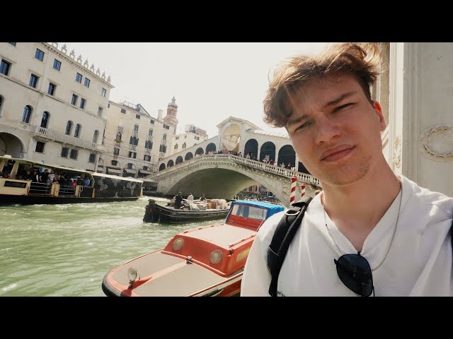 Venedig: ein Labyrinth aus Häusern, Wasser und Touristen