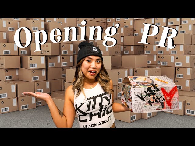 OPENING PR PACKAGES AS A CONTENT CREATOR | VLOGMAS DAY 12
