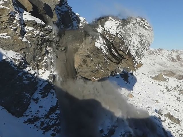 Schweizer Kanton Wallis: Riesiger Fels bricht aus Berggipfel und rast ins Tal