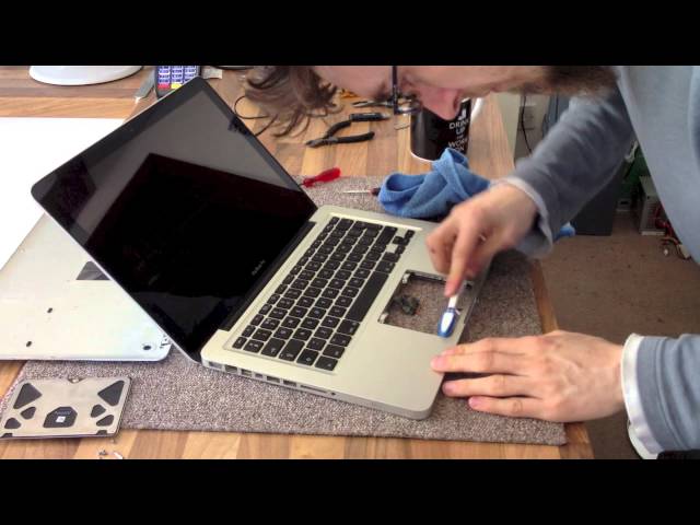 Let's Fix Computers Ep.14 - Trackpad Cleaning