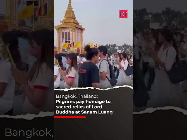 Bangkok, Thailand: Pilgrims pay homage to sacred relics of Lord Buddha at Sanam Luang