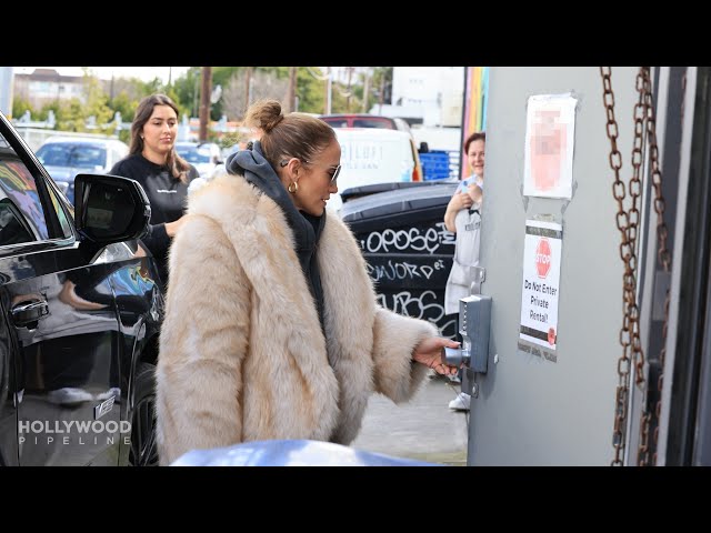 Jennifer Lopez' Assistant Crashes her Car in Los Angeles