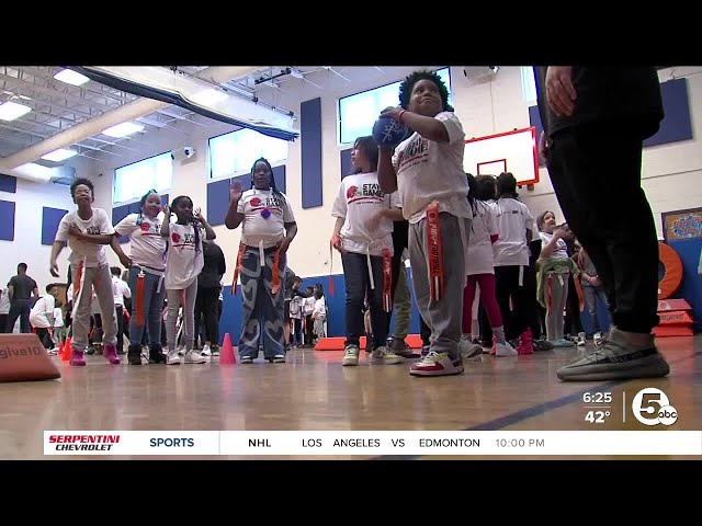 Cleveland Browns take over gym class at Elmwood Elementary School