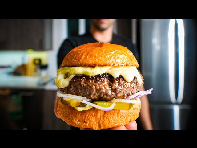 why cheeseburgers ALWAYS taste better at restaurants 🍔