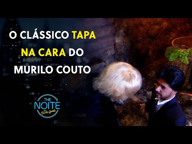 Murilo reencontra Mini Danilo, que deu-lhe um tapão na cara durante gravação | The Noite (25/04/24)