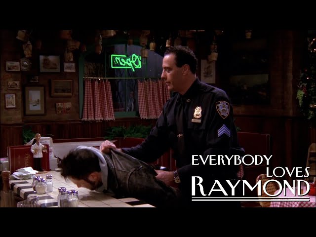 Robert Stops A Robbery | Everybody Loves Raymond