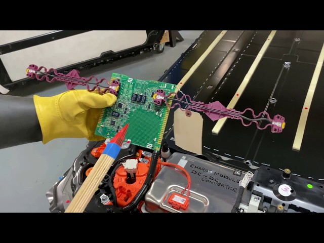 Model Y E24: Opening up the High Voltage Battery and Comparison MY-M3, Pyro Fuse
