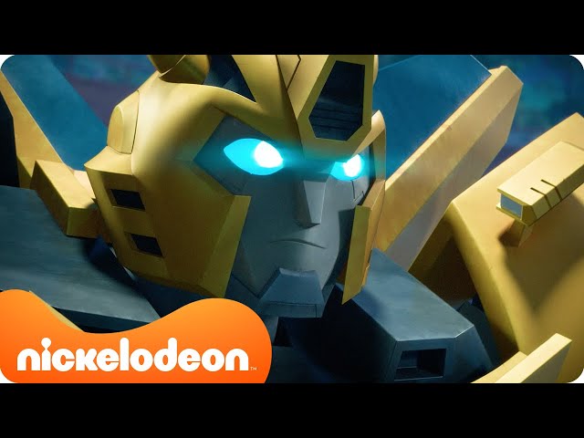 Transformers: EarthSpark | Pengejaran Mobil Berkecepatan Tinggi Bumblebee! 🏎  | Nickelodeon Bahasa