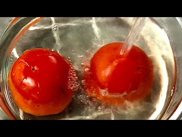 The Best Way To Cook Tomato Is To Soak It In Boiling Water